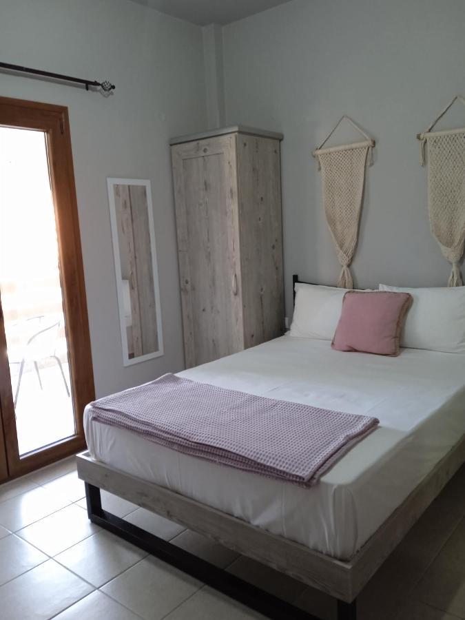 Almira - rooms to let Nea Roda Esterno foto