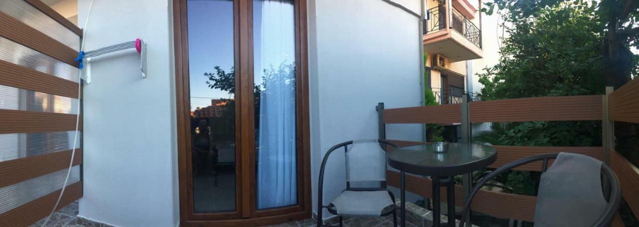 Almira - rooms to let Nea Roda Esterno foto