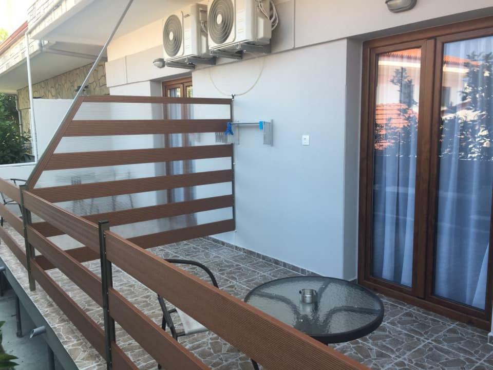 Almira - rooms to let Nea Roda Esterno foto