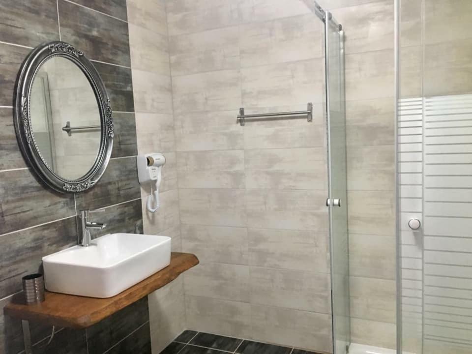 Almira - rooms to let Nea Roda Esterno foto